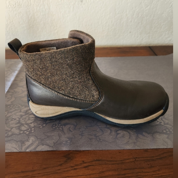 Eastland Ankle Boot - Picture 3 of 9